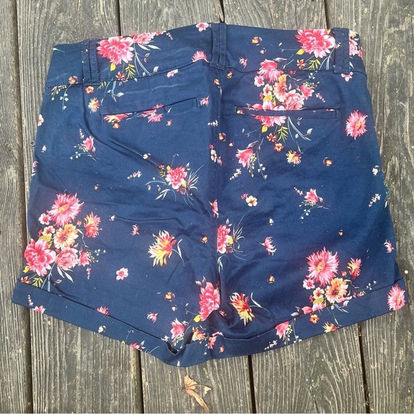 Torrid print shorts - Picture 7 of 14
